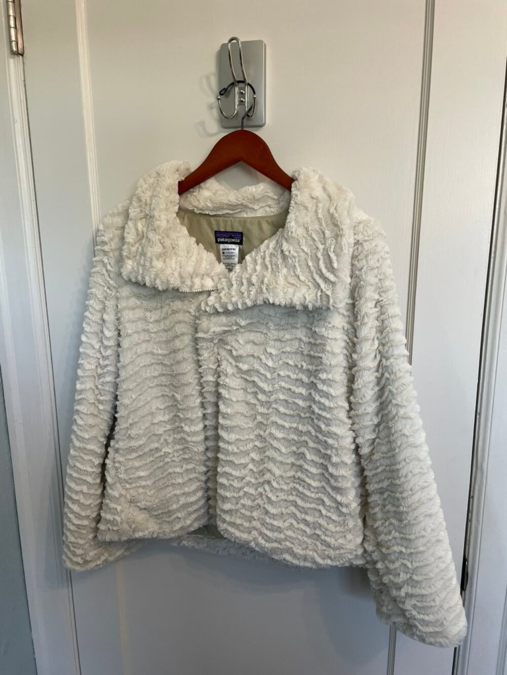 Patagonia Pelage Jacket Womens M Birch White Fuzzy Faux Fur Asymmetric Zip